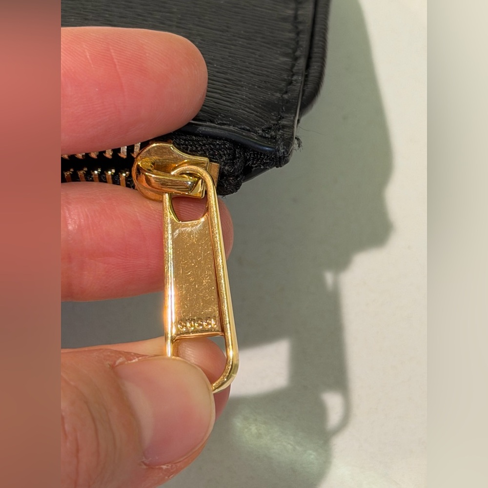 GUCCI Zip key case with script - Picture 8 of 15